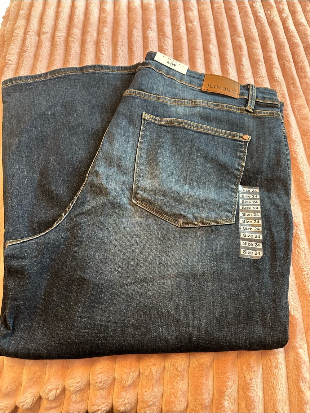Judy Blue Women’s Dark Wash Mid Rise Wide Crop 24w
